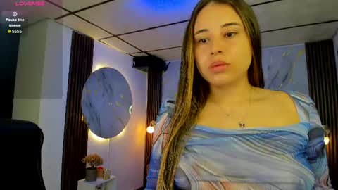 Camila online show from 07/30/26, 12:04