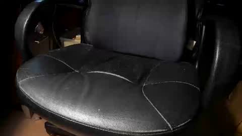 Snapshot of mcwire4 chatting on 10/22/25, 01:33 mcwire4 online show from 10/22/25, 01:33