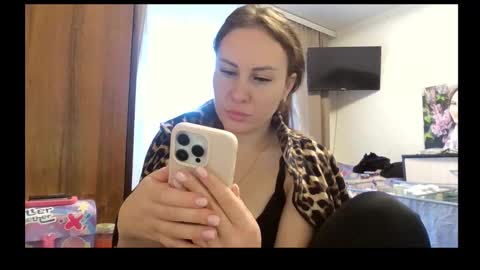 Snapshot of meadoweyes_ chatting on 10/13/25, 02:06 meadoweyes_ online show from 10/13/25, 02:06