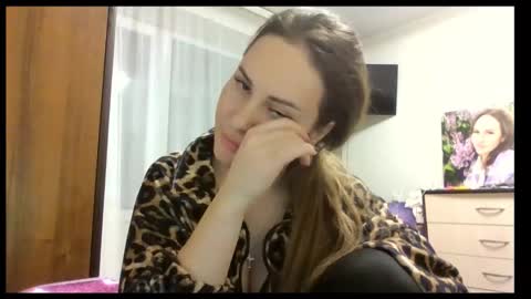 Snapshot of meadoweyes_ chatting on 11/30/25, 04:33 meadoweyes_ online show from 11/30/25, 04:33