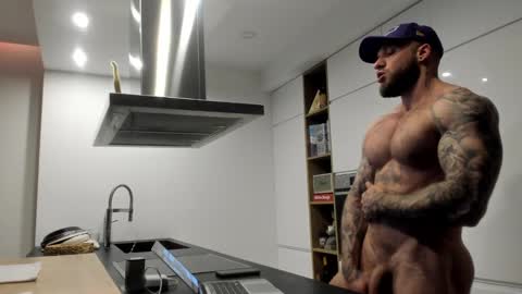 Snapshot of mealphamale chatting on 12/18/24, 03:00 Alpha Male online show from 12/18/24, 03:00