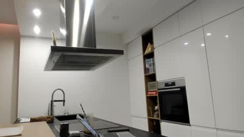 Snapshot of mealphamale chatting on 01/01/25, 05:44 Alpha Male online show from 01/01/25, 05:44