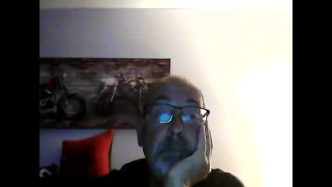 Snapshot of meathome3 chatting on 11/12/25, 04:24 me at home online show from 11/12/25, 04:24