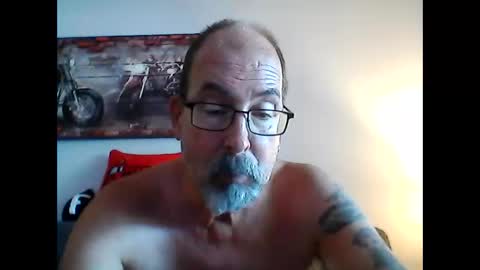 Snapshot of meathome3 chatting on 12/14/25, 05:07 me at home online show from 12/14/25, 05:07