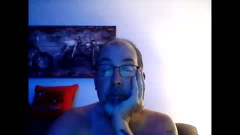 Snapshot of meathome3 chatting on 12/21/25, 01:40 me at home online show from 12/21/25, 01:40