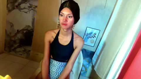 Snapshot of meaxox1 chatting on 04/21/26, 10:01 mea online show from 04/21/26, 10:01