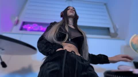   online show from 11/15/25, 08:16