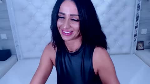 Medeea Bee online show from 11/21/25, 04:55