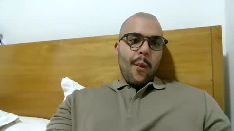 Snapshot of medellindrak chatting on 01/01/25, 02:09 filippoae online show from 01/01/25, 02:09