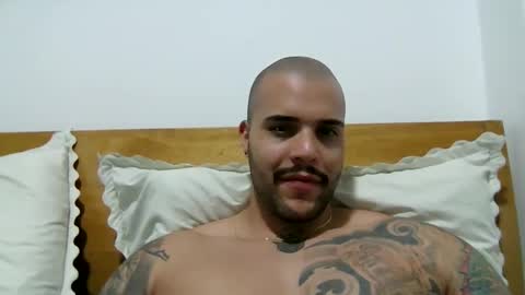 Snapshot of medellindrak chatting on 02/01/25, 12:40 filippoae online show from 02/01/25, 12:40