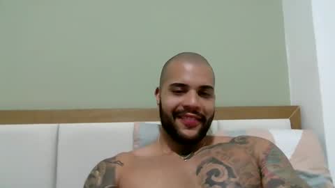 Snapshot of medellindrak chatting on 10/05/25, 11:35 filippoae online show from 10/05/25, 11:35