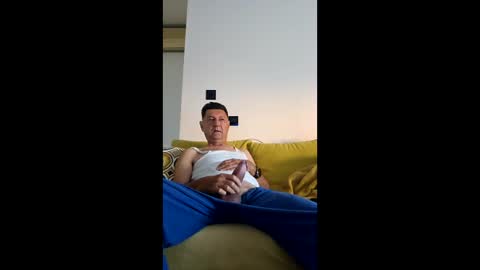 Snapshot of medeni62 chatting on 06/08/26, 04:13 medeni62 online show from 06/08/26, 04:13