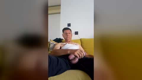 Snapshot of medeni62 chatting on 06/16/26, 04:48 medeni62 online show from 06/16/26, 04:48