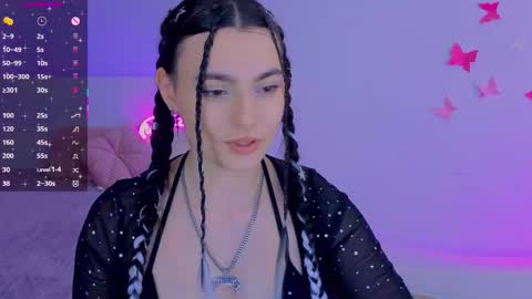 Snapshot of medina_andress chatting on 02/25/26, 09:35 Dina online show from 02/25/26, 09:35