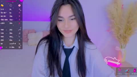Snapshot of medina_andress chatting on 03/27/26, 09:25 Dina online show from 03/27/26, 09:25