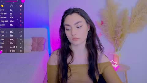 Snapshot of medina_andress chatting on 04/17/26, 08:34 Dina online show from 04/17/26, 08:34