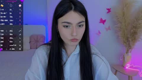 Snapshot of medina_andress chatting on 04/24/26, 09:06 Dina online show from 04/24/26, 09:06
