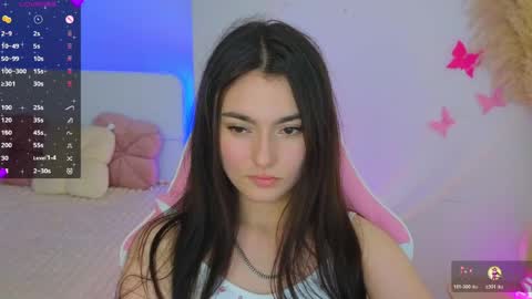 Snapshot of medina_andress chatting on 05/25/26, 09:10 Dina online show from 05/25/26, 09:10
