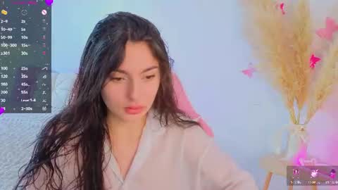 Snapshot of medina_andress chatting on 06/13/26, 01:53 Dina online show from 06/13/26, 01:53