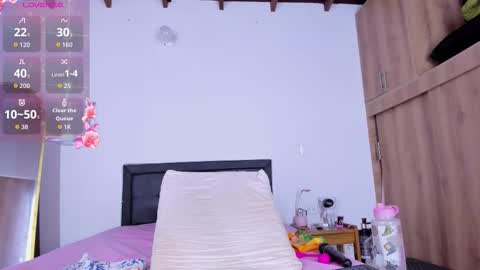 Snapshot of medussa13 chatting on 09/18/25, 01:02 medussa13 online show from 09/18/25, 01:02