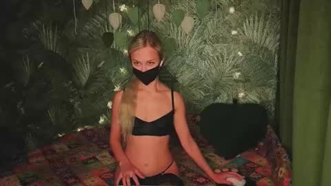 Snapshot of meeeewmeeeeow chatting on 10/02/25, 02:29 meeeewmeeeeow online show from 10/02/25, 02:29