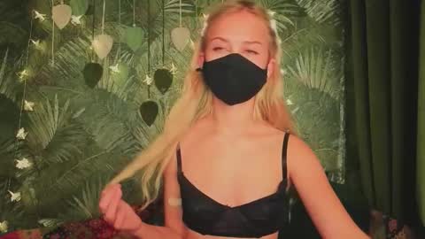 Snapshot of meeeewmeeeeow chatting on 11/03/25, 09:48 meeeewmeeeeow online show from 11/03/25, 09:48