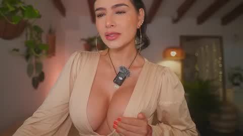 Snapshot of meegan1 chatting on 11/14/25, 11:53 Andrea online show from 11/14/25, 11:53