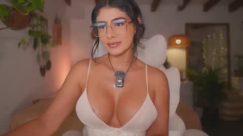 Snapshot of meegan1 chatting on 11/26/25, 06:53 Andrea online show from 11/26/25, 06:53