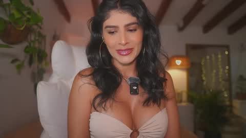 Snapshot of meegan1 chatting on 12/04/25, 01:42 Andrea online show from 12/04/25, 01:42