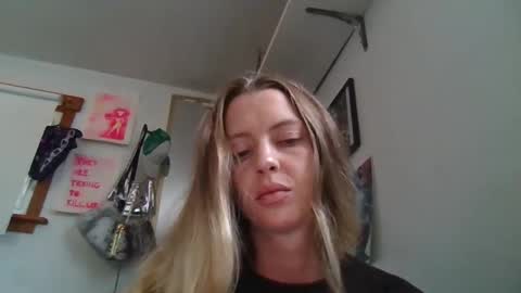 Snapshot of meeturmakers chatting on 09/20/25, 10:33 meeturmakers online show from 09/20/25, 10:33