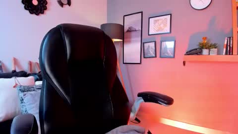 Snapshot of megaan_grey_ chatting on 11/15/25, 05:16 Megan Grey 3 online show from 11/15/25, 05:16