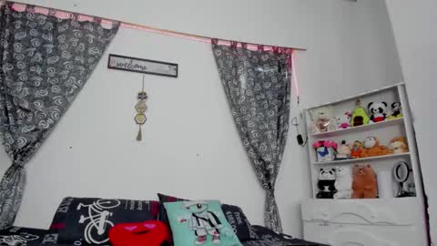 Snapshot of megan_and_clohe chatting on 09/19/25, 07:25 M E G A N online show from 09/19/25, 07:25