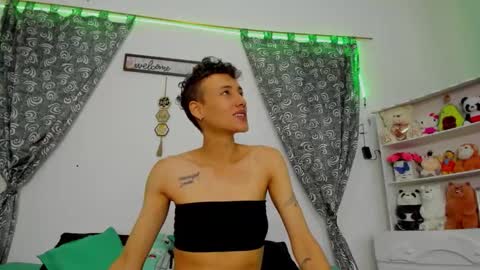 Snapshot of megan_and_clohe chatting on 09/24/25, 06:55 M E G A N online show from 09/24/25, 06:55