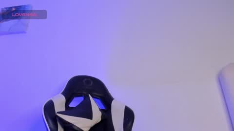 Snapshot of megan_browns1 chatting on 01/21/25, 01:00 Megan online show from 01/21/25, 01:00