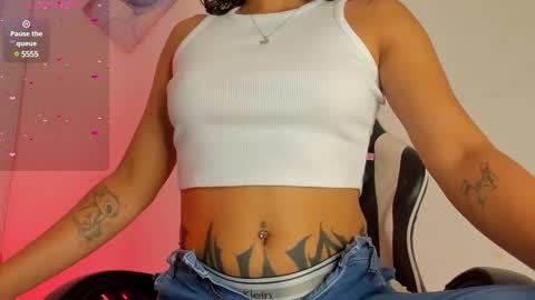 Snapshot of megan_browns1 chatting on 01/31/25, 01:23 Megan online show from 01/31/25, 01:23