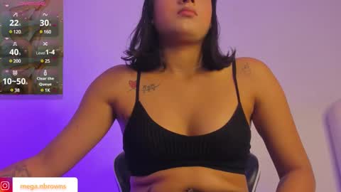 Snapshot of megan_browns1 chatting on 02/21/25, 01:11 Megan online show from 02/21/25, 01:11