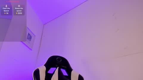 Snapshot of megan_browns1 chatting on 03/03/25, 01:09 Megan online show from 03/03/25, 01:09