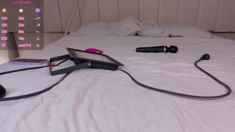 Snapshot of megan_browns1 chatting on 11/05/25, 01:00 Megan online show from 11/05/25, 01:00