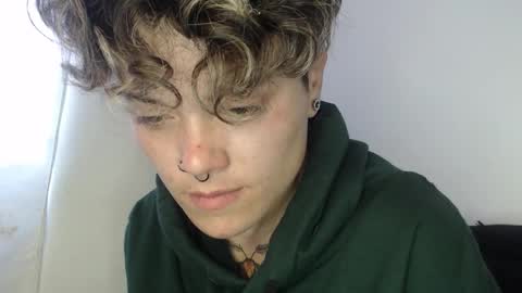 Megan and sophi online show from 12/03/25, 09:46