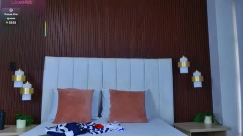 Carolina Paez online show from 10/17/25, 12:19