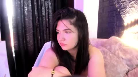 Snapshot of megan_devon chatting on 12/03/24, 05:55 online show from 12/03/24, 05:55