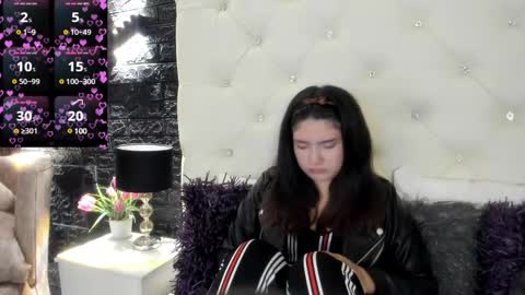 Snapshot of megan_devon chatting on 12/07/24, 11:07 online show from 12/07/24, 11:07