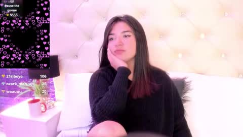 Snapshot of megan_devon chatting on 12/12/24, 04:21 online show from 12/12/24, 04:21