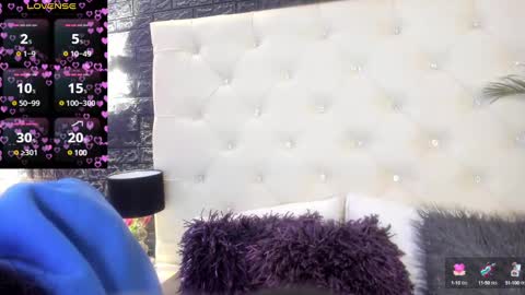 Snapshot of megan_devon chatting on 12/22/24, 12:38 online show from 12/22/24, 12:38
