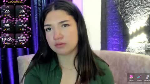 Snapshot of megan_devon chatting on 12/23/24, 11:47 online show from 12/23/24, 11:47