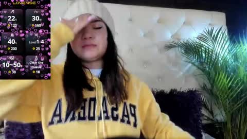 Snapshot of megan_devon chatting on 12/24/24, 11:28 online show from 12/24/24, 11:28