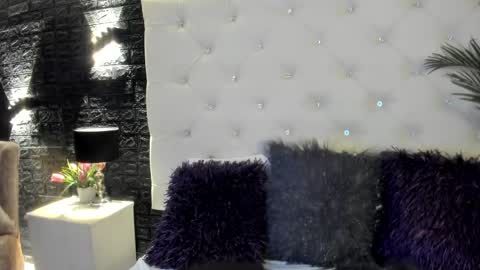 Snapshot of megan_devon chatting on 12/28/24, 11:09 online show from 12/28/24, 11:09