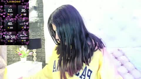Snapshot of megan_devon chatting on 01/15/25, 11:32 online show from 01/15/25, 11:32