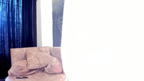 Snapshot of megan_devon chatting on 01/17/25, 05:41 online show from 01/17/25, 05:41