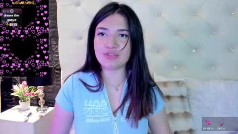 Snapshot of megan_devon chatting on 01/21/25, 01:43 online show from 01/21/25, 01:43